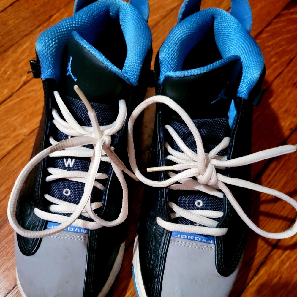 JORDANS 6Y